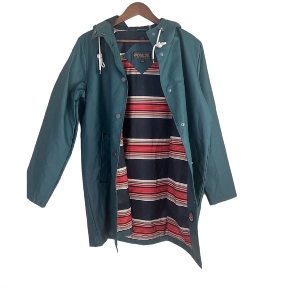 Like New Pendleton Women's
Olympic Acadia
Slicker Raincoat - Picture 4 of 12